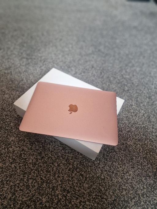  — Apple MacBook