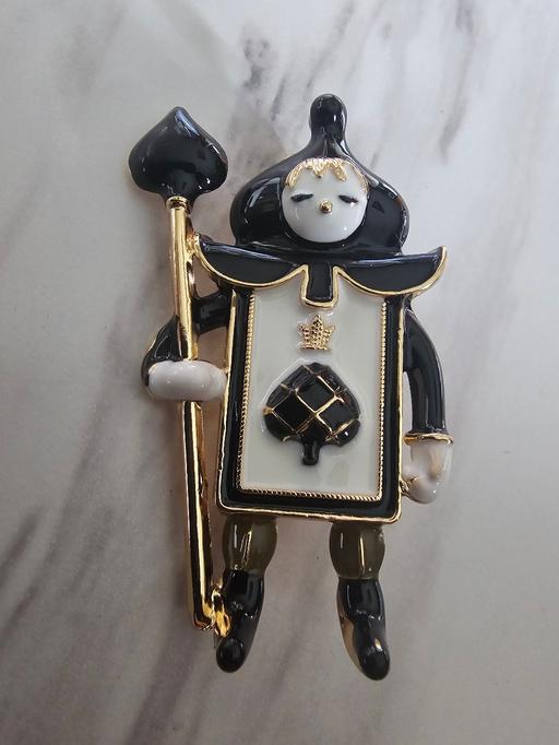  — brooch unusual large