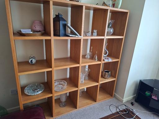  — shelving unit for lounge