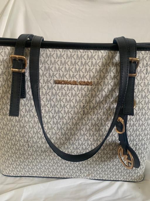  — Hand bag