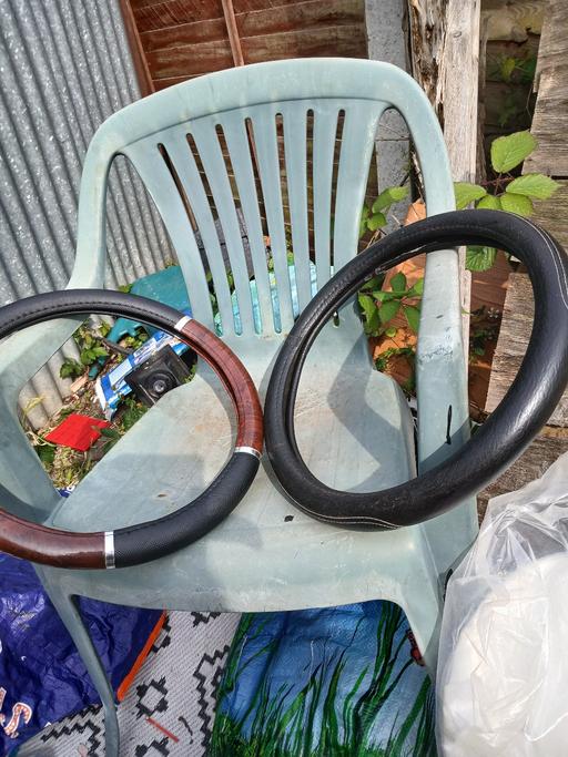  — 2 sterring wheel covers