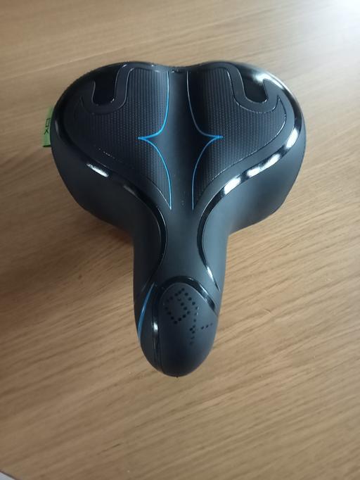  — SPRING LOADED COMFORTABLE CYCLE SEAT