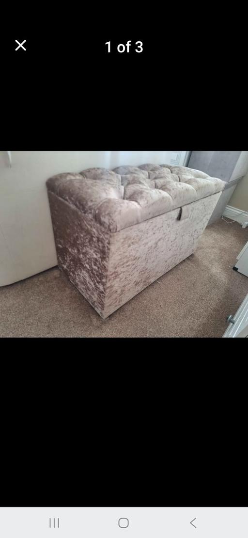  — velvet ottoman