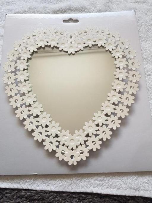  — NEW Decorative hanging hearts & mirror