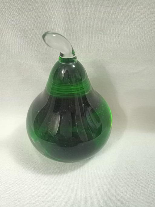  — STUDIO ART GLASS DEEP GREEN PEAR PAPERWEIGHT.