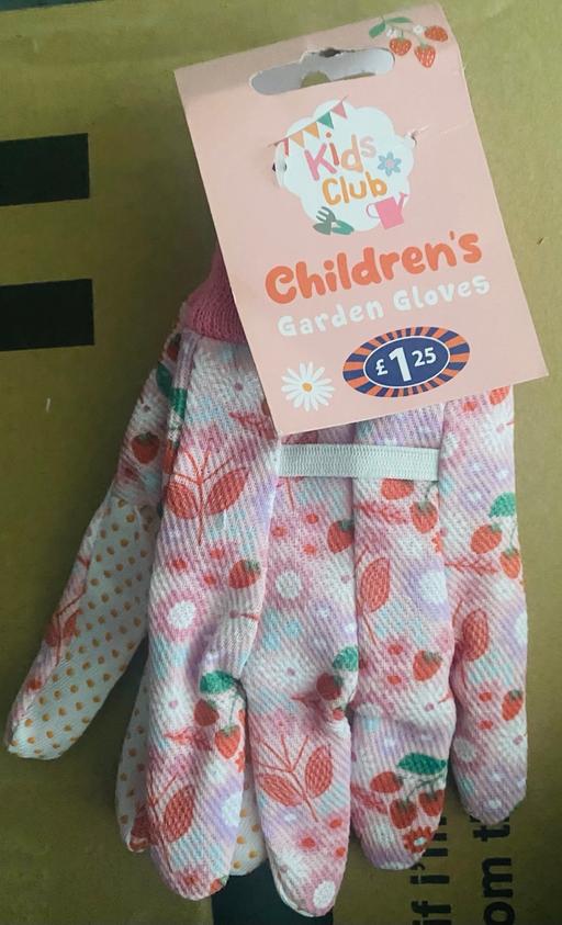  — Girls gardening gloves one size