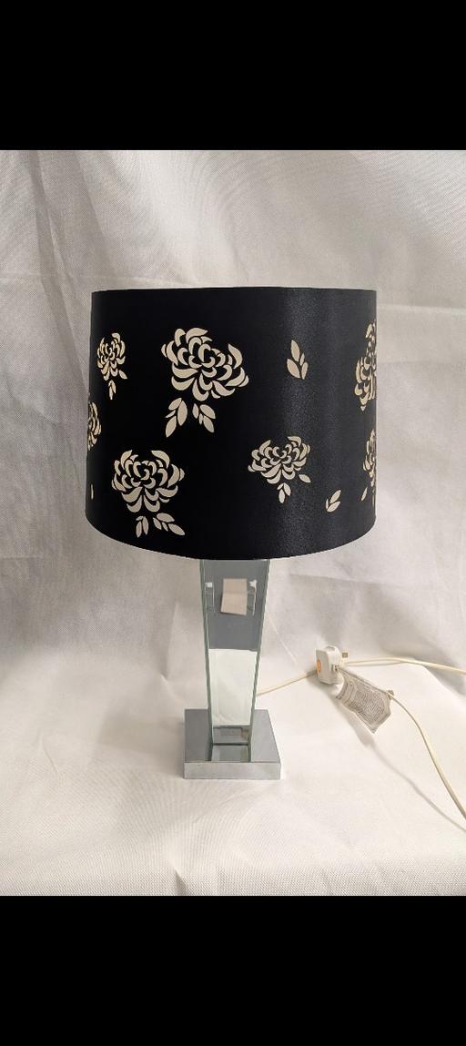  — mirror base lamp with removable shade