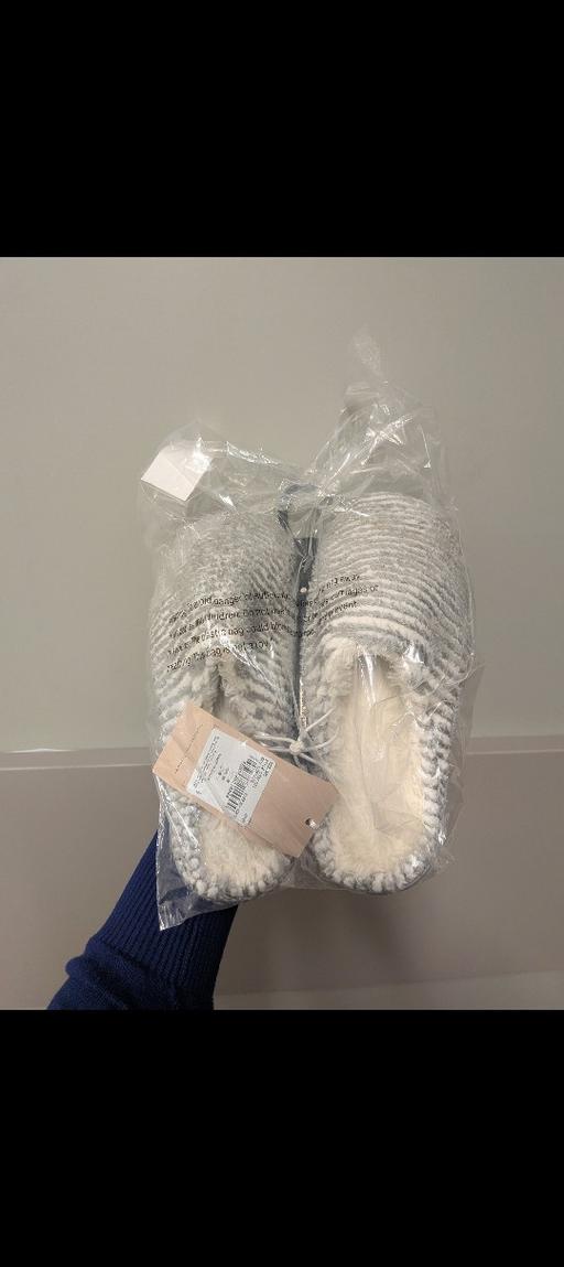  — New size 3-4 slippers