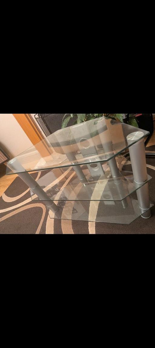  — Free TV stand