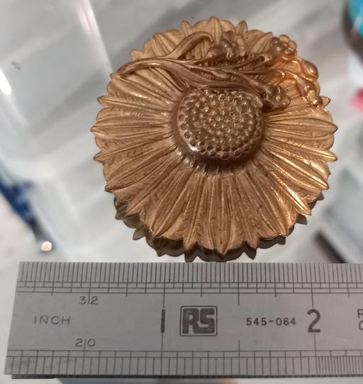  — Beautiful vintage brass sunflower brooch
