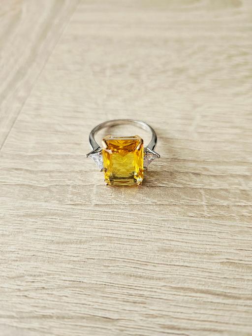  — Gorgeous ring and gift bag, size large..NEW