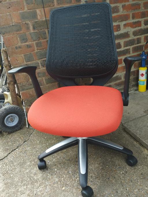  — Office Chair – Red Seat & Mesh Back – Height