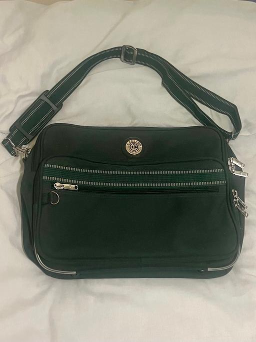  — Carlton International Travel Shoulder Bag