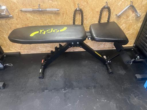 — Weight training bench