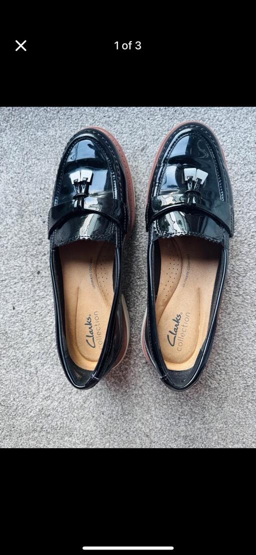  — Clark’s shoes size 4