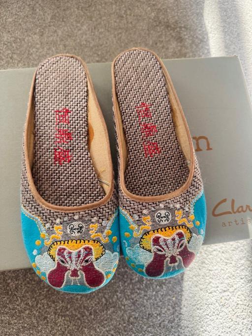 — Slipper