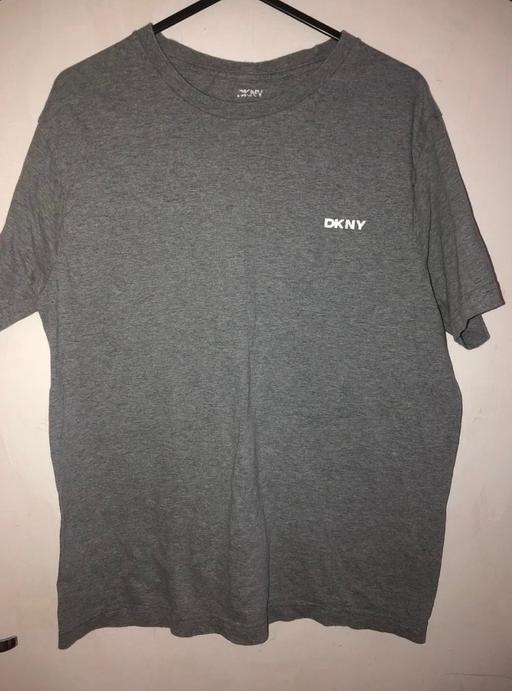  — Men’s DKNY top