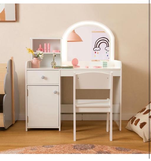  — Kids dressing table
