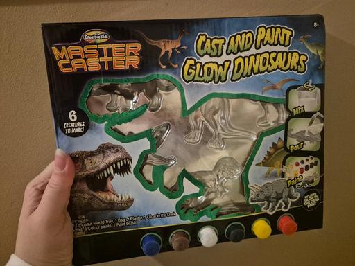  — new Cast & Paint Glow Dinosaurs
