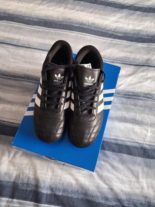  — ladies adidas low top trainers size 6 bnwb