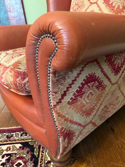  — Armchair