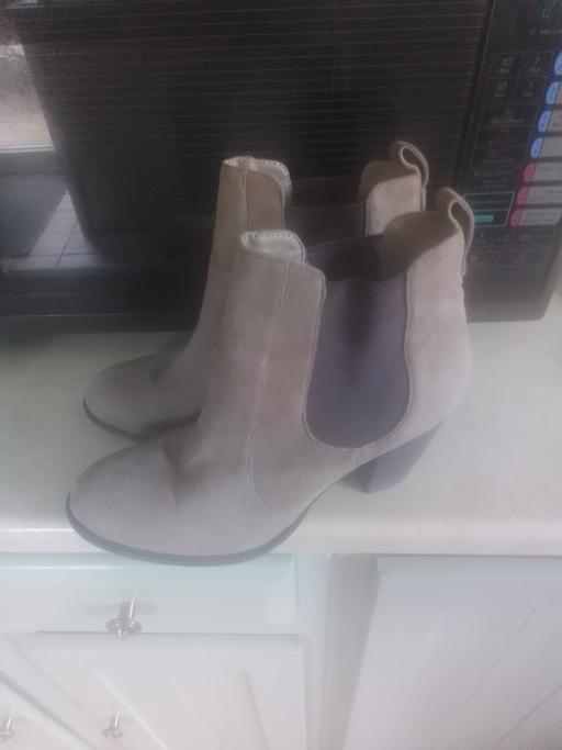  — LADIES SUEDE BOOTS