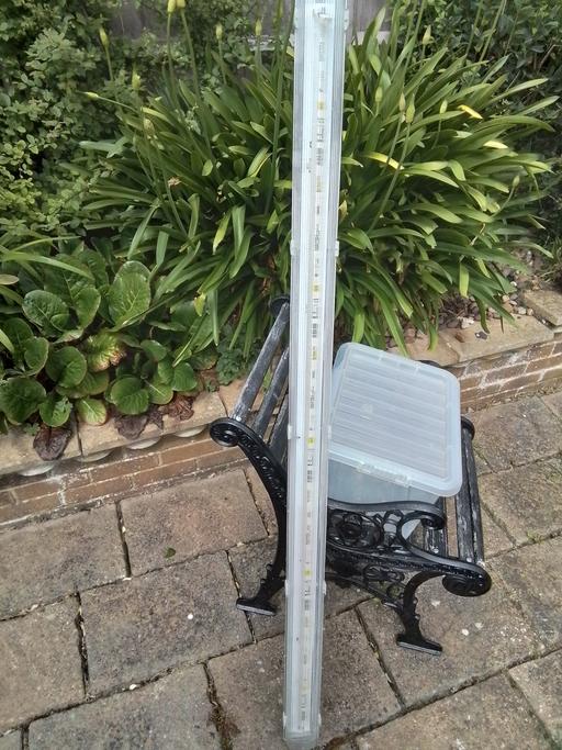  — 5 ft tube light