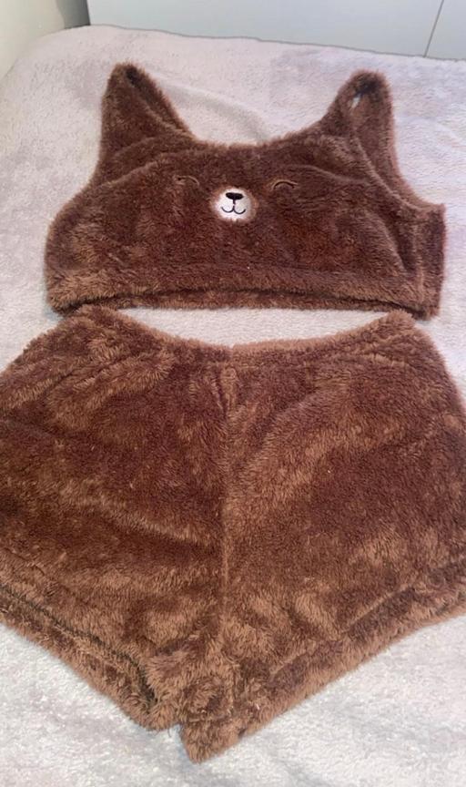  — Women’s short fluffy pyjamas