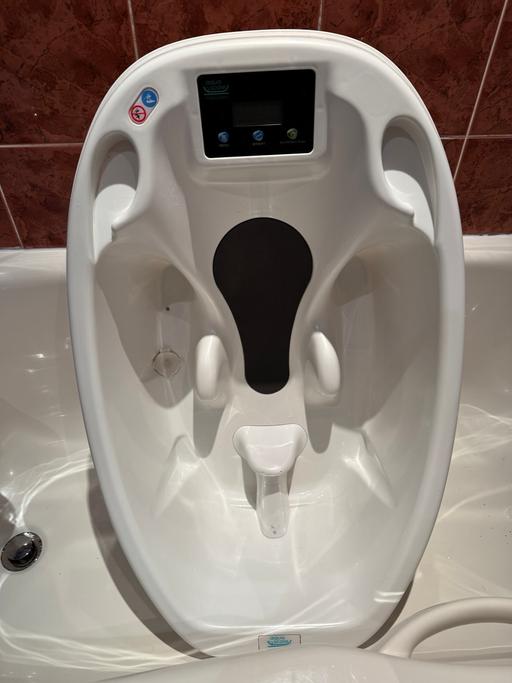  — Aqua scale baby bath tub