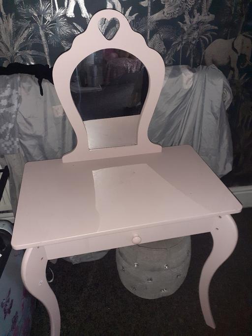  — childs dressing table