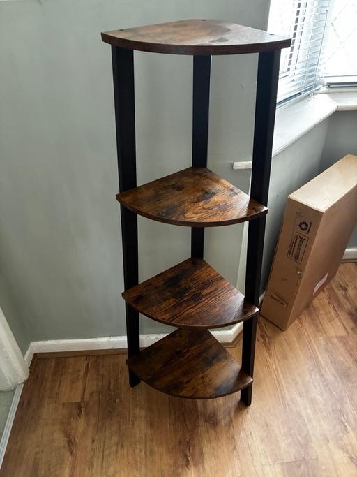  — Corner shelf