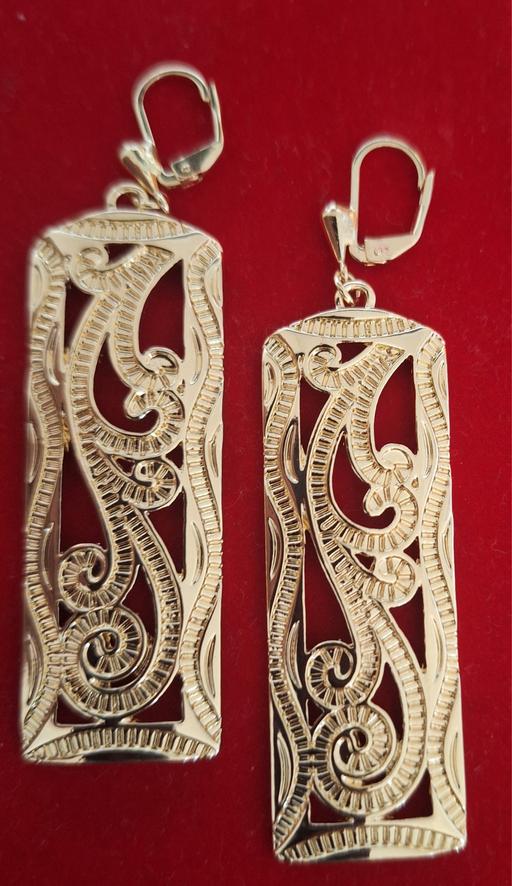  — earrings