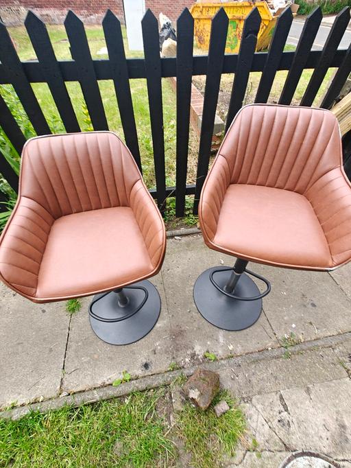  — 2 breakfast bar stools, chairs, furniture