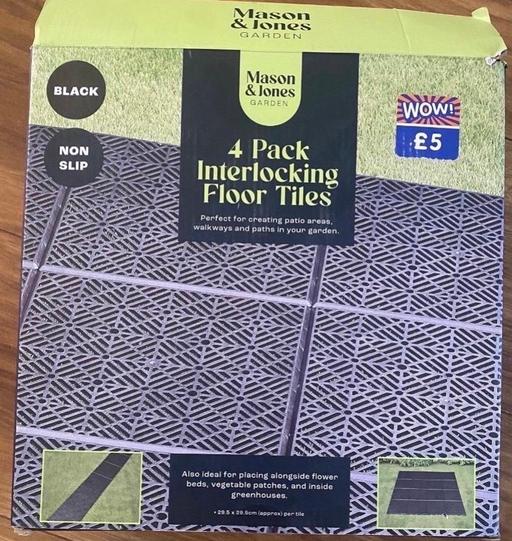 — Interlocking floor tiles