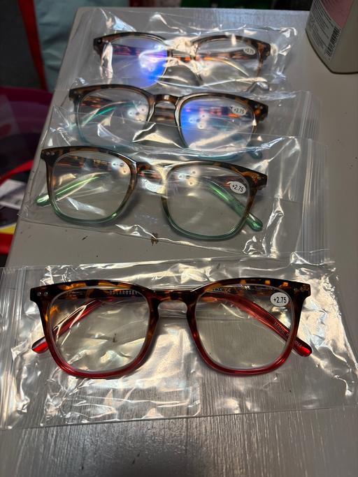  — X4 pairs reading glasses