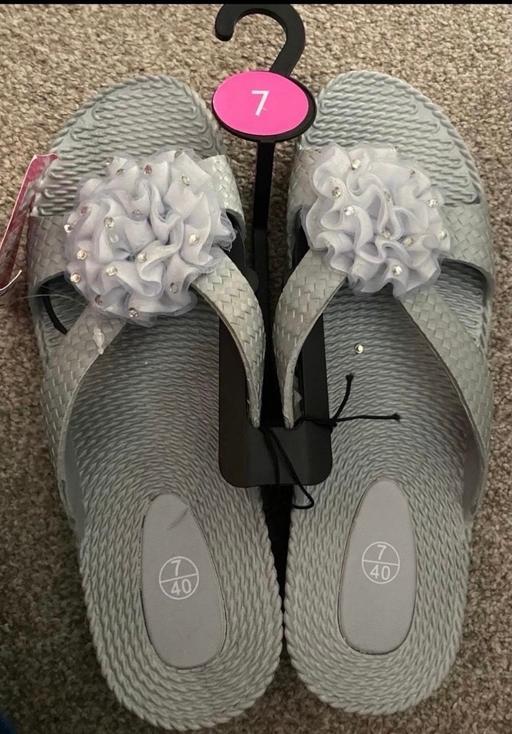  — Ladies sliders size 7
