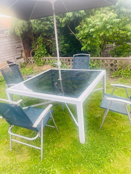  — Garden Table and chairs