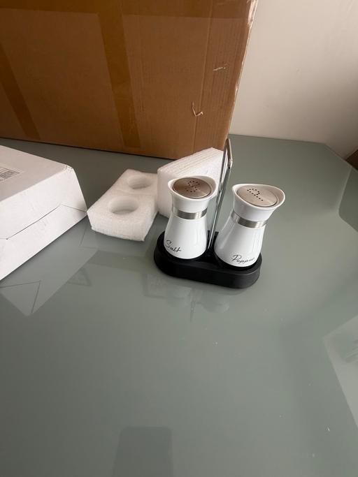  — Salt bottle set