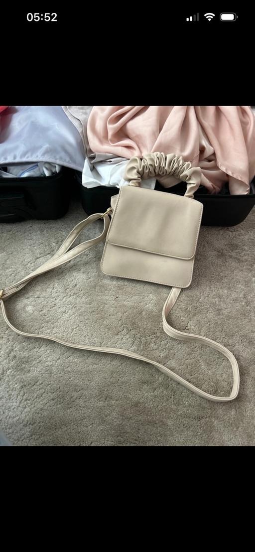  — Cream cute mini bag