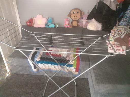  — clothes airer