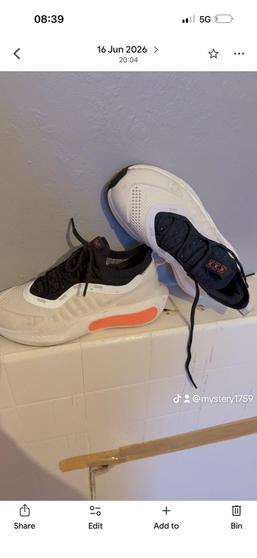  — Sock trainers