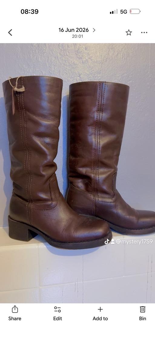  — Leather boots brown pull on boots
