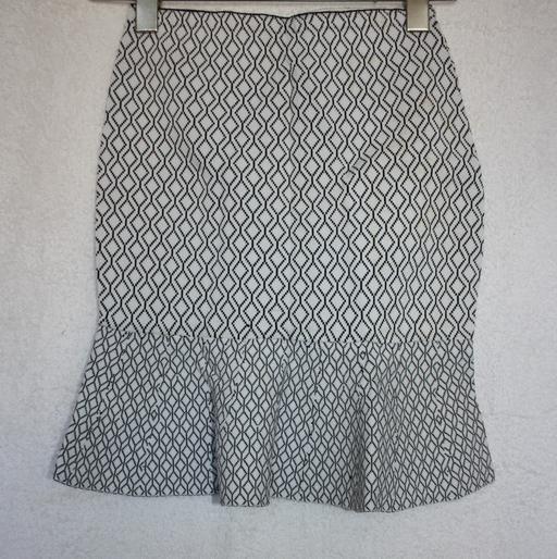  — Hot & delicious skirt size 8