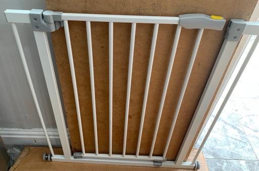  — Staircase baby safety gate white and grey new