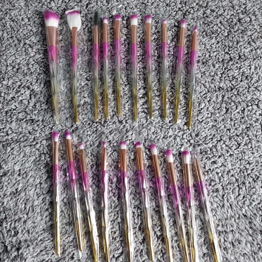  — make up brushs new x 20 mixed