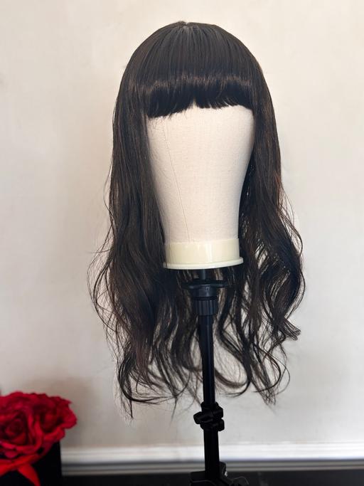  — Wig with fringe