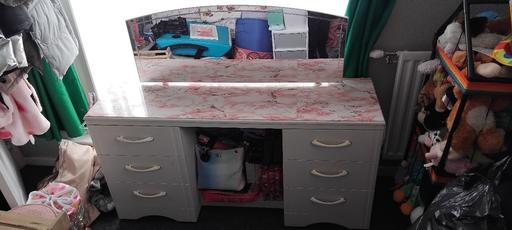  — dressing table with 6 draws and mirror