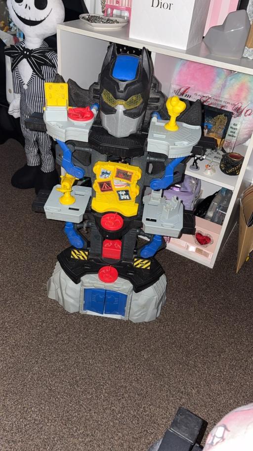  — Imaginext Batman cave