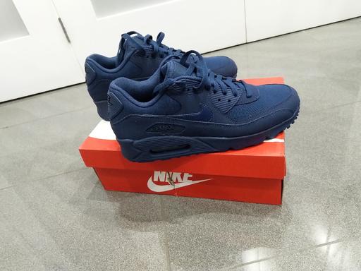  — Brand New Nike Air Max 90 Essential Size 9