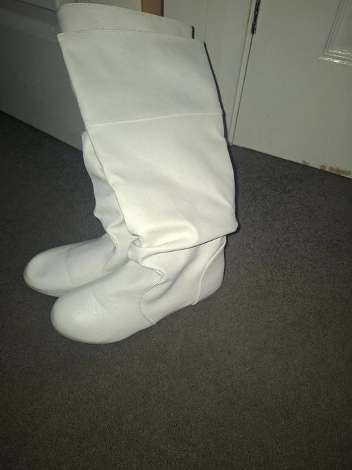 — girls boots size 2 to 3